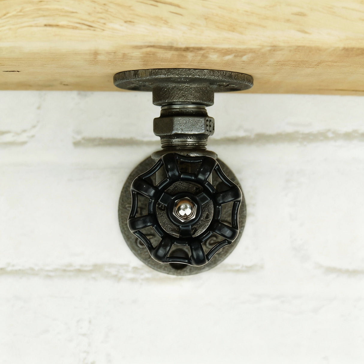 Wandsteun met zwart handwiel | Model 3