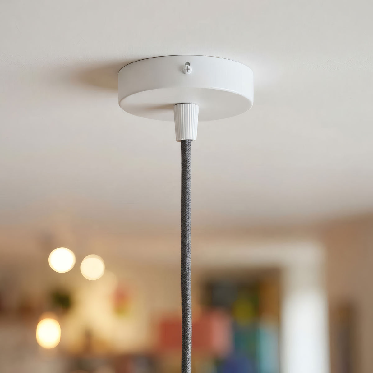 Cilindrische mini-plafondkap van metaal, Ø 83 mm — 1 centrale opening / Conisch thermoplast / Mat wit