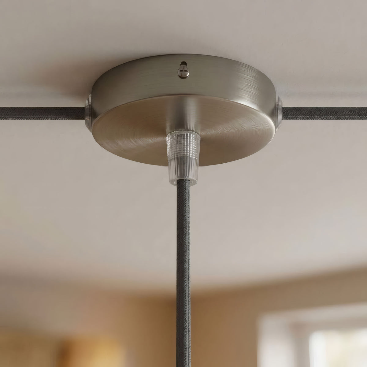 Cilindrische mini-plafondkap van metaal, Ø 83 mm — 1 centrale en 2 zijopeningen / Conisch thermoplast / Satijn titanium
