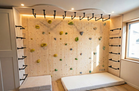 Mur d'escalade et monkey bars en plomberie