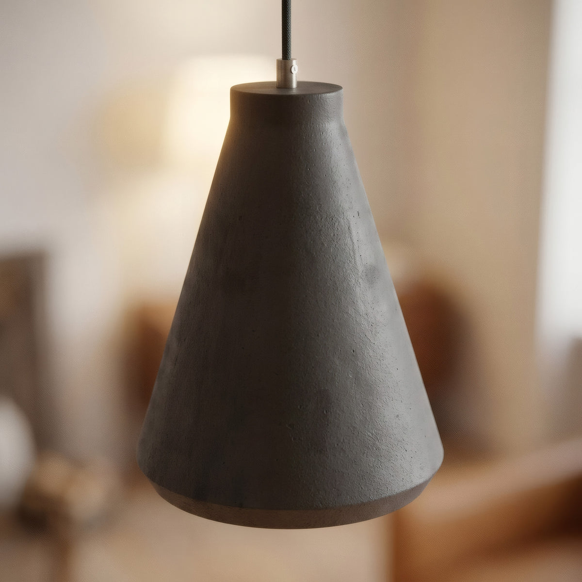 Trechtervormige lampenkap van cement met E27-fitting
