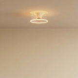 E27 led-donutlamp van helder glas, Ø 195 mm, brandend aan het plafond van een sober interieur