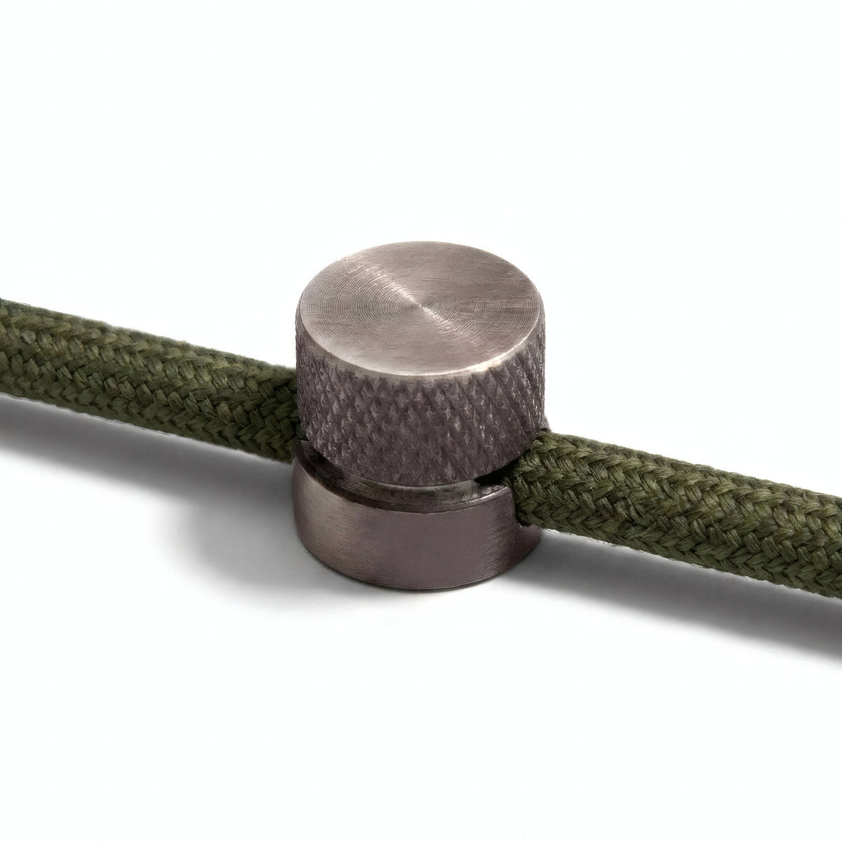 Metalen wandkabelhouder voor strijkijzersnoer