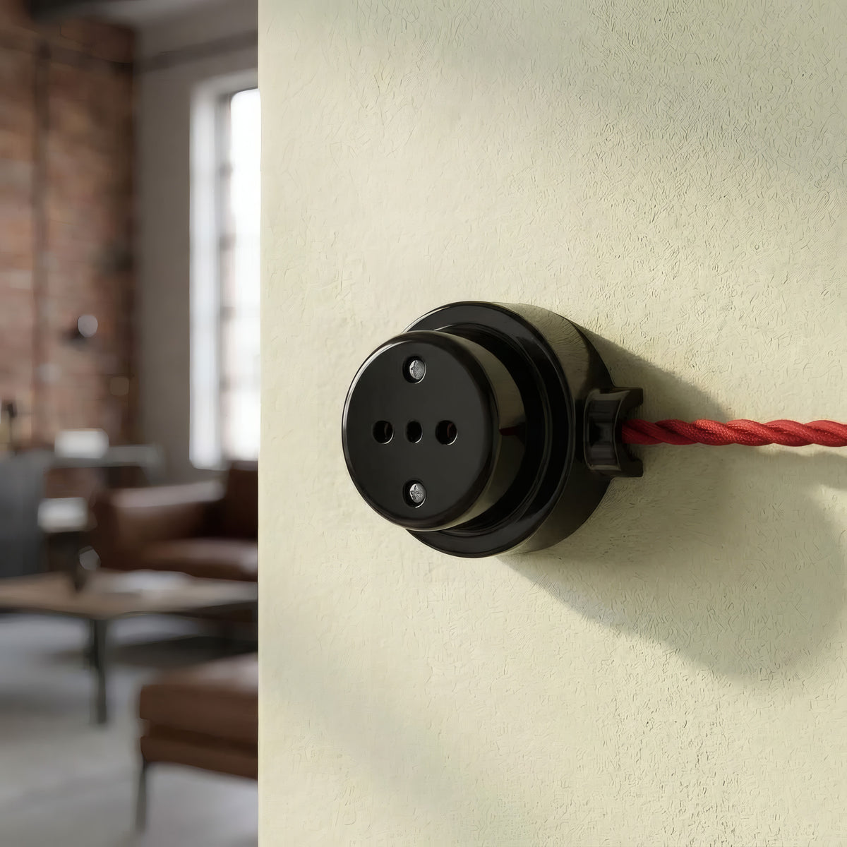 Porseleinen wandstopcontact met sokkel (set) — Italiaans 2P+T 10/16 A / Zwart / 1 uitgang