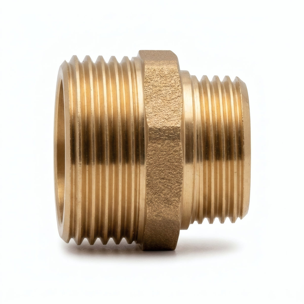 Verloopnippel van messing - productfoto op witte achtergrond 2