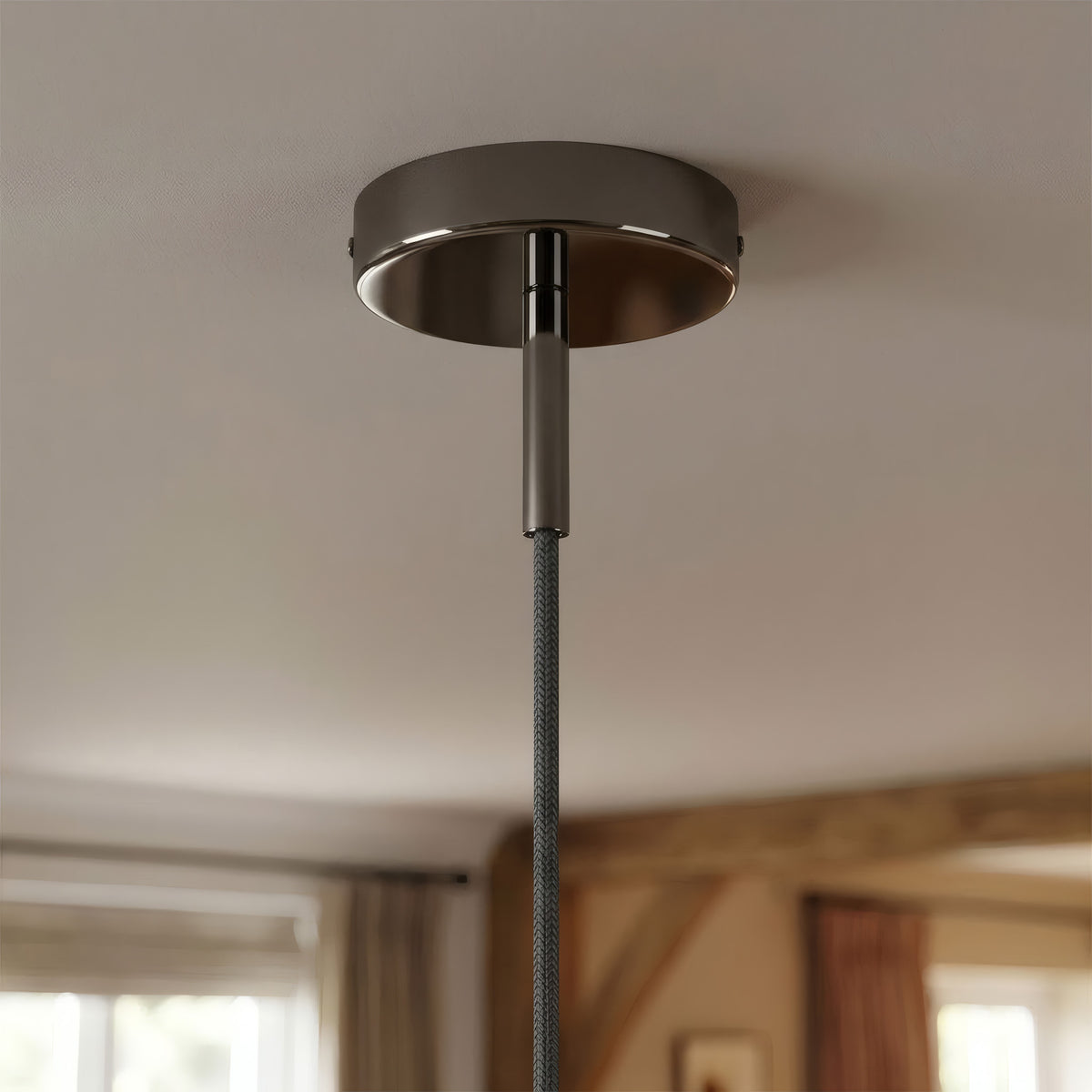 Cilindrische metalen plafondkap met trekontlasting van 7 cm — Zwarte parel