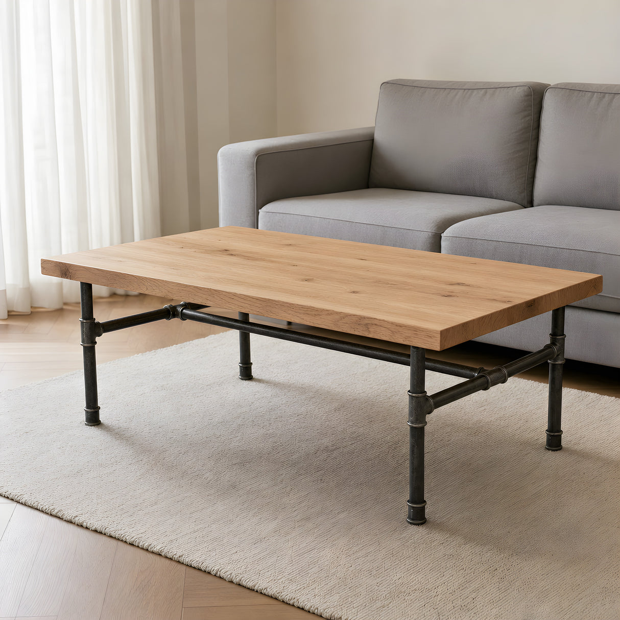 Industriële salontafel met licht eiken blad op gietijzeren H-onderstel, sfeerbeeld (blad niet inbegrepen)