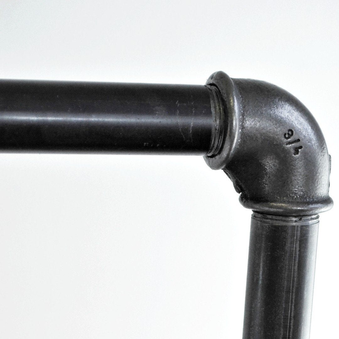 angle portant en raccord de plomberie 